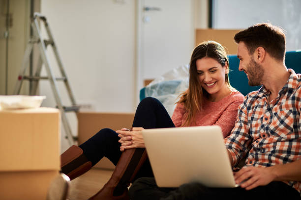 istock Couple in new apartment 923905318