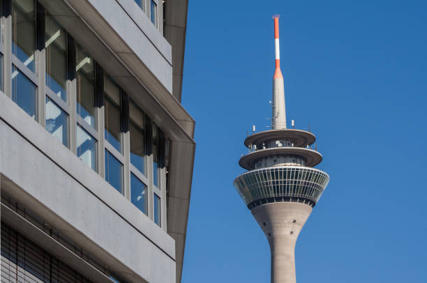 torre de la tv en dusseldorf - rhine river audio fotografías e imágenes de stock