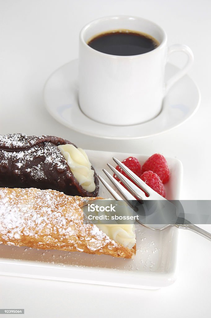 Cannoli - Foto de stock de Al horno libre de derechos