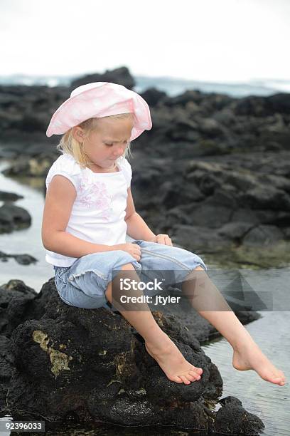 Going Vadear - Fotografias de stock e mais imagens de 6-7 Anos - 6-7 Anos, Ao Ar Livre, Beira d'Água