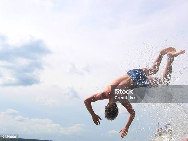 Voar - Fotografias de stock e mais imagens de Adolescente - Adolescente, Mergulhar para a água, Verão