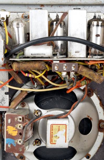 istock Inside The Old Grungy Valve Radio 92396070