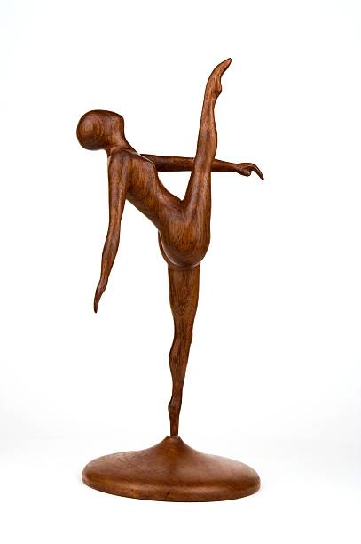 rzeźba z drewna z baletnica - sculpture female dancer wood zdjęcia i obrazy z banku zdjęć