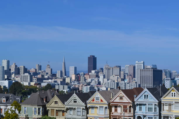 istock Alamo square and Painted Ladies with San Francisco skyline 923962026