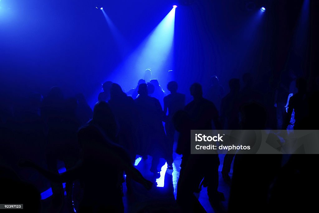 Ballare in un club sotterraneo persone - Foto stock royalty-free di Adolescente