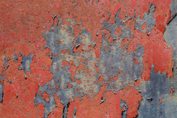 istock Beautiful grungy paint peeling from rusty metal background texture 923971286