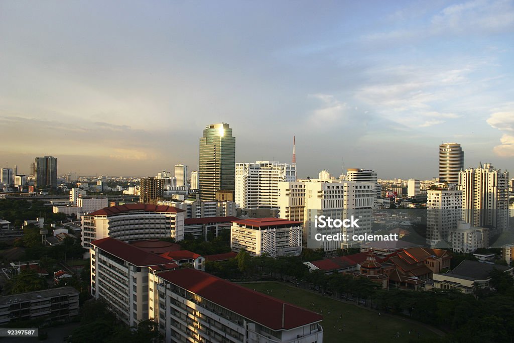 Um pôr do sol cidade de Banguecoque - Royalty-free Apartamento Foto de stock