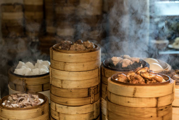 istock Steaming chinese food in the kitchen 923984764