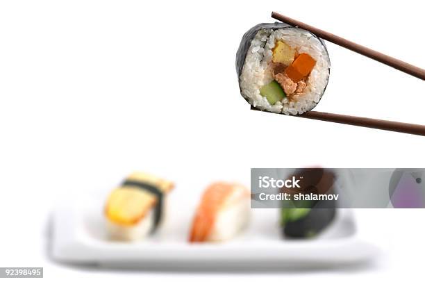 Futomaki Big Rotolo - Fotografie stock e altre immagini di Alimentazione sana - Alimentazione sana, Antipasto, Bacchette cinesi