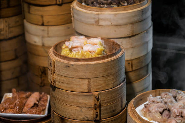 istock Steaming chinese food in the kitchen 923985584