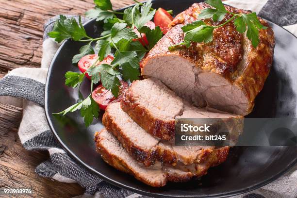 ハーブと野菜のロースト ポーク - 豚肉のストックフォトや画像を多数ご用意 - 豚肉, ロースト, 肩