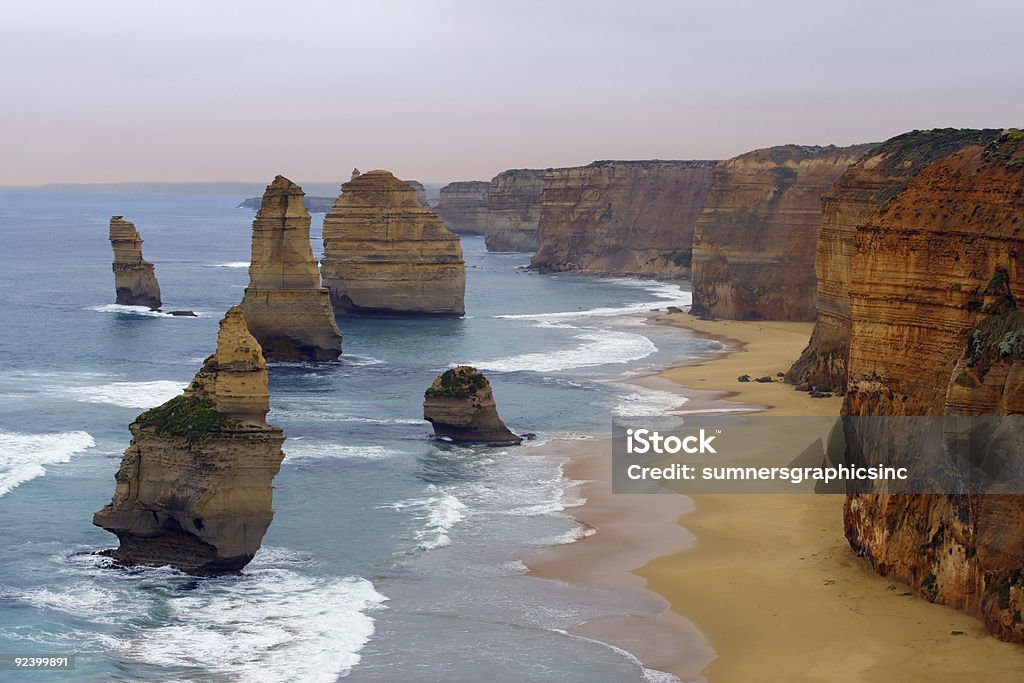 Catena montuosa dei Dodici Apostoli - Foto stock royalty-free di Great Ocean Road