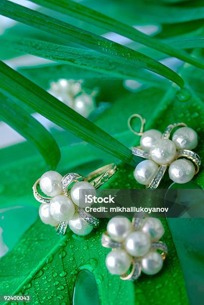 Ornamenti Di Perla - Fotografie stock e altre immagini di Anello - Gioiello - Anello - Gioiello, Colore verde, Composizione verticale