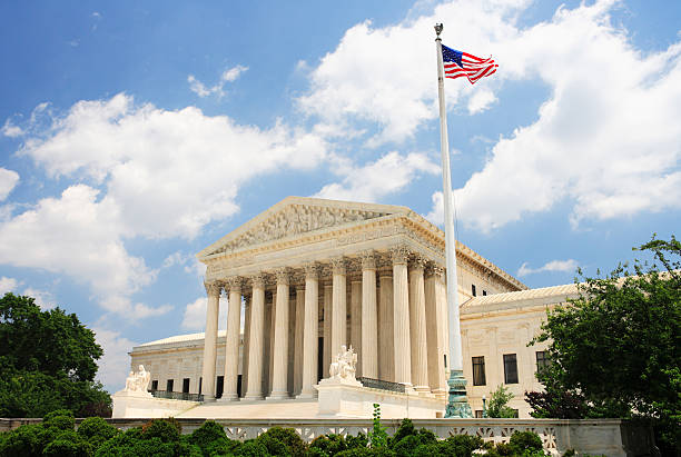 tribunal supremo de los estados unidos - legal system us supreme court column washington dc fotografías e imágenes de stock