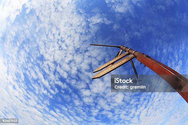 Foto de Seta e mais fotos de stock de Abaixo - Abaixo, Azul, Cloudscape