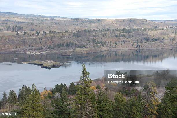 Columbia River Gorge Foto de stock y más banco de imágenes de Aire libre - Aire libre, Aislado, Amarillo - Color