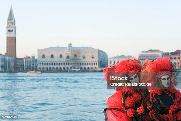 Paar Weiblich Venezianische Masken Und Skyline Von Venedig Xxl Stockfoto und mehr Bilder von Blau