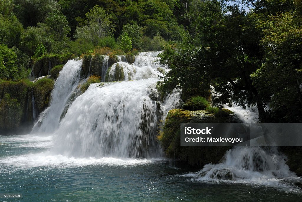 Cascata nel Parco nazionale di Krka - Foto stock royalty-free di Fiume