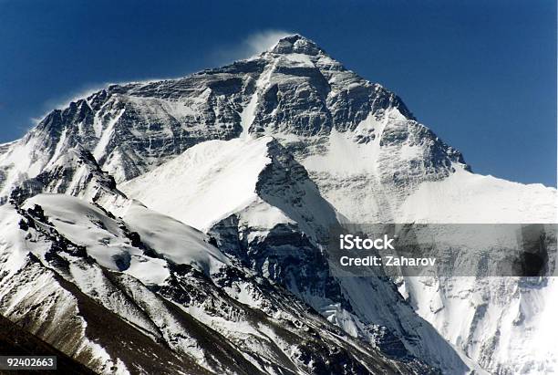 Monte Everest - Fotografie stock e altre immagini di Alpinismo - Alpinismo, Ambientazione esterna, Asia