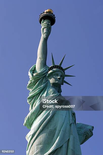 Статуя Свободы — стоковые фотографии и другие картинки Без людей - Без людей, Вертикальный, Выборы