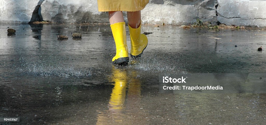 Kind zu Fuß in den Regenwald - Lizenzfrei Asphalt Stock-Foto