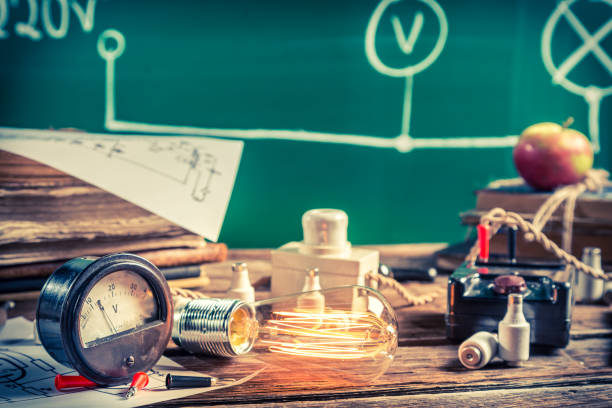 istock Study of power consumption by light bulb in the classroom 924041428