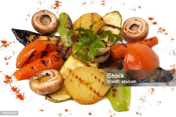 Piatto Di Verdure Grigliate - Fotografie stock e altre immagini di Alimentazione sana - Alimentazione sana, Alla griglia, Antiossidante
