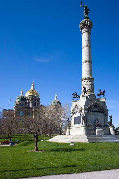 istock Des Moines, Iowa - State Capitol 92404726