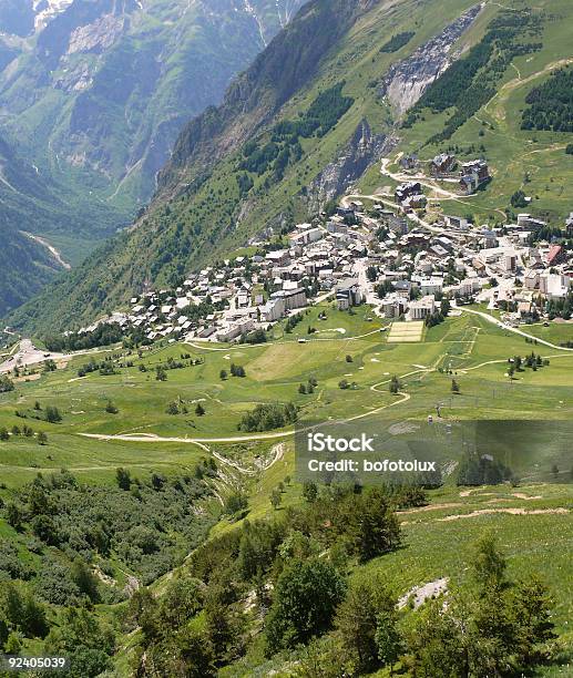 Les Deux Alpesfrancja Kurort Narciarski - zdjęcia stockowe i więcej obrazów Les Deux Alpes - Les Deux Alpes, Zielony kolor, Alpy
