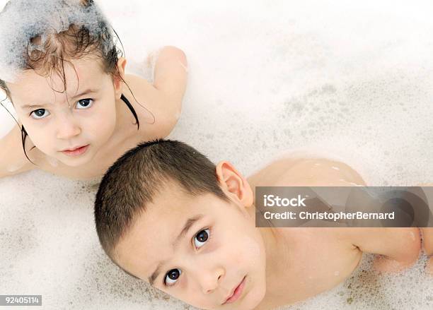 Bathtime — стоковые фотографии и другие картинки 2-3 года - 2-3 года, Брат, Брат и сестра