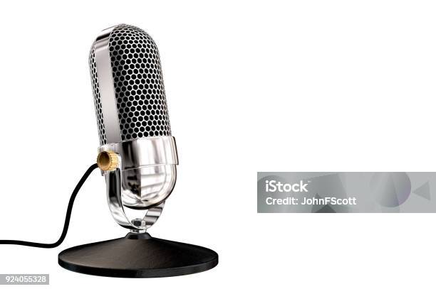 Chrome Vintage Mikrofon Auf Tischplatte Stehen Stockfoto und mehr Bilder von Mikrofon - Mikrofon, Radiogerät, Weißer Hintergrund