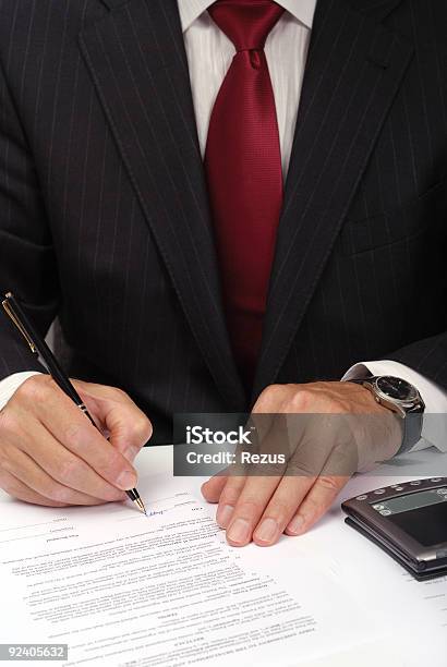 Foto de Empresário Assinatura Contrato e mais fotos de stock de Assinar - Assinar, Homem de negócios, Acordo