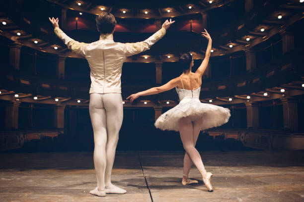 ballerinas life - theatrical performance ballet stage theater dancing imagens e fotografias de stock