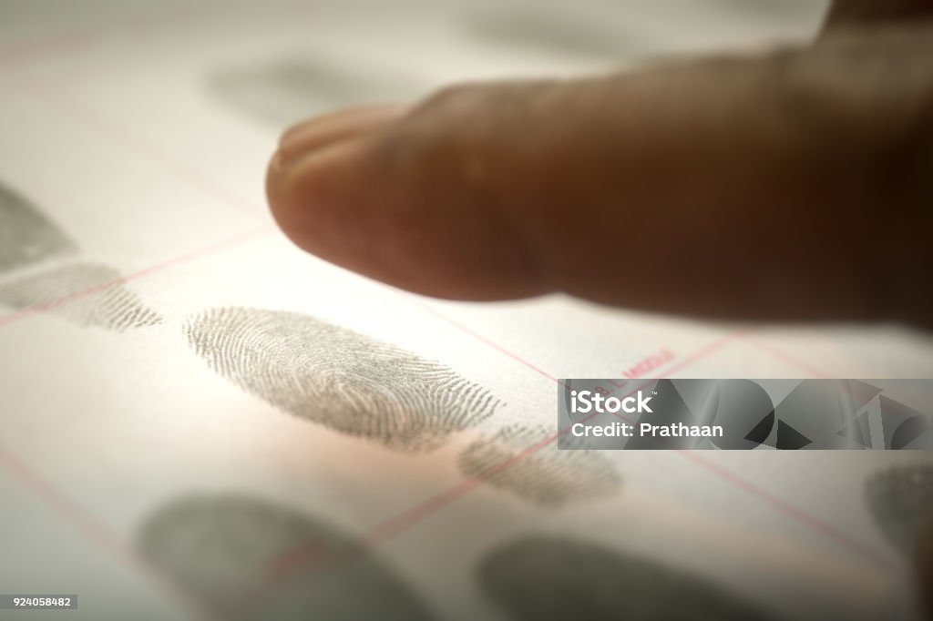 physiologische Biometrie-Konzept für Vorstrafen per Fingerabdruck in filmischen Ton - Lizenzfrei Verbrecher Stock-Foto