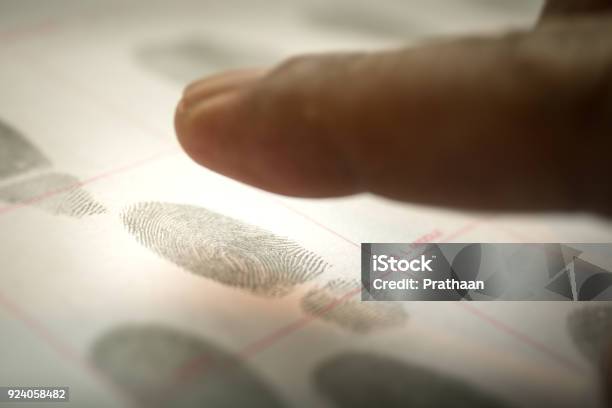 Physiologische Biometriekonzept Für Vorstrafen Per Fingerabdruck In Filmischen Ton Stockfoto und mehr Bilder von Verbrecher