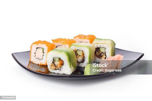 Makisushi En Placa Negra Foto de stock y más banco de imágenes de Sushi - Sushi, Plato - Vajilla, Recortable