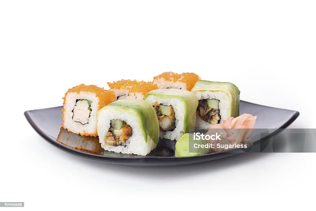 Maki sushi su nero con placca - Foto stock royalty-free di Sushi
