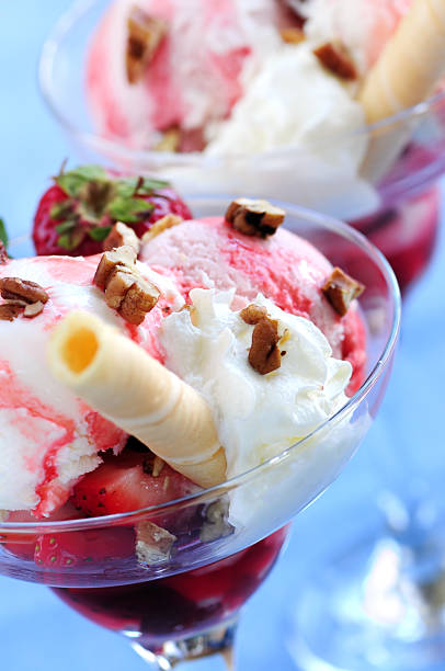 istock Strawberry ice cream sundae 92406797