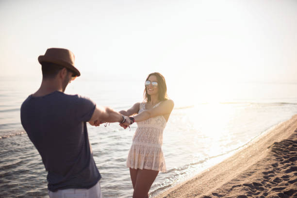 istock Love Couple at the beach 924068678