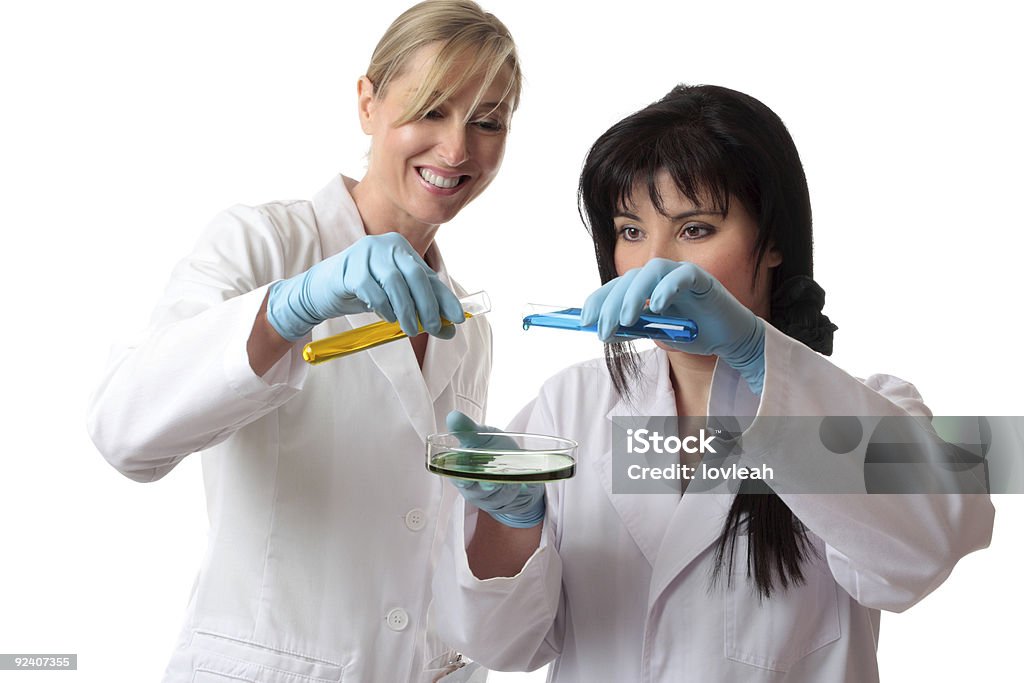 Woman 実験室の研究実施 - DNAのロイヤリティフリーストックフォト