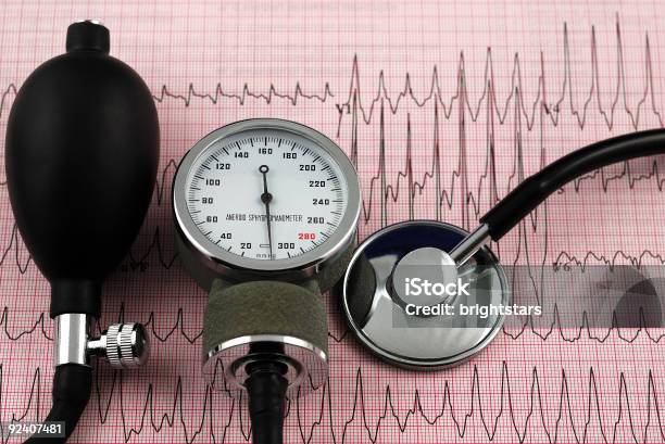 Medizinische Untersuchung Stockfoto und mehr Bilder von Bericht - Bericht, Bildhintergrund, Blutdruckmesser