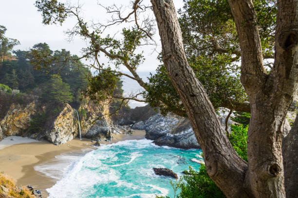 istock Mc Way waterfalls in Big Sur state park 924075468
