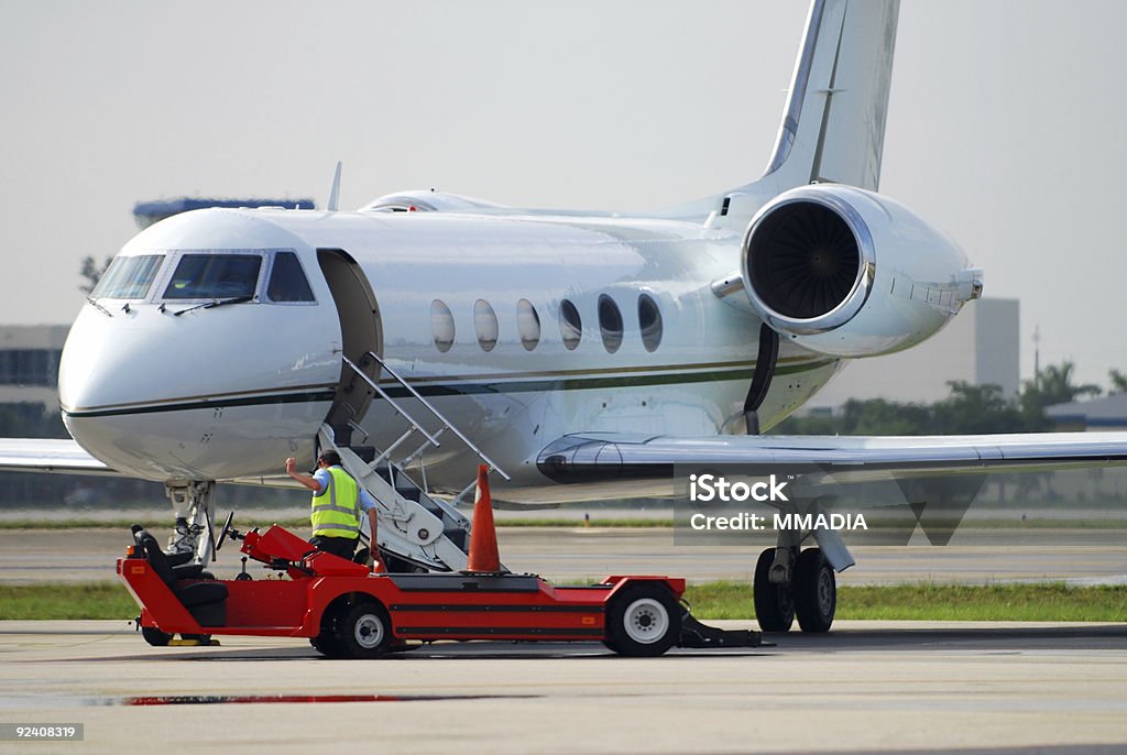 jet privato fase di manutenzione - Foto stock royalty-free di Aereo privato
