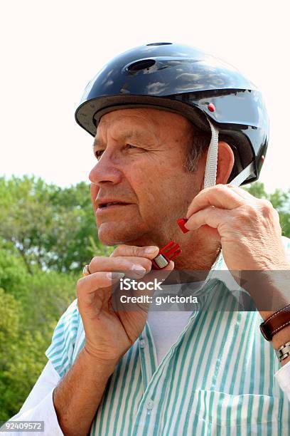 Foto de Capacete Sênior e mais fotos de stock de Adulto - Adulto, Aposentadoria, Cabeça Humana