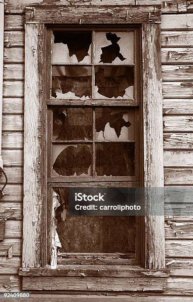 Frame De Janela De Madeira Partido - Fotografias de stock e mais imagens de Abandonado - Abandonado, Acabado, Afiado