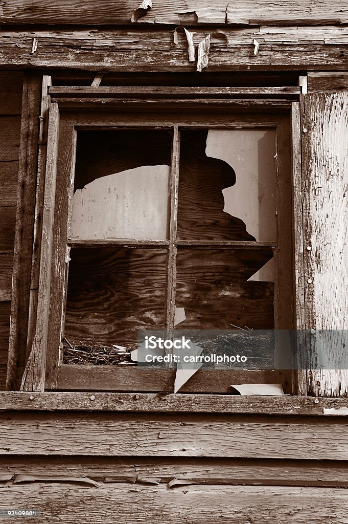 Quebraram-quadro de janela de madeira - Foto de stock de Abandonado royalty-free