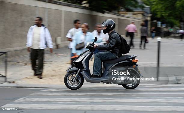 Lambreta - Fotografias de stock e mais imagens de Bicicleta Motorizada - Bicicleta Motorizada, Paris - França, Lambreta