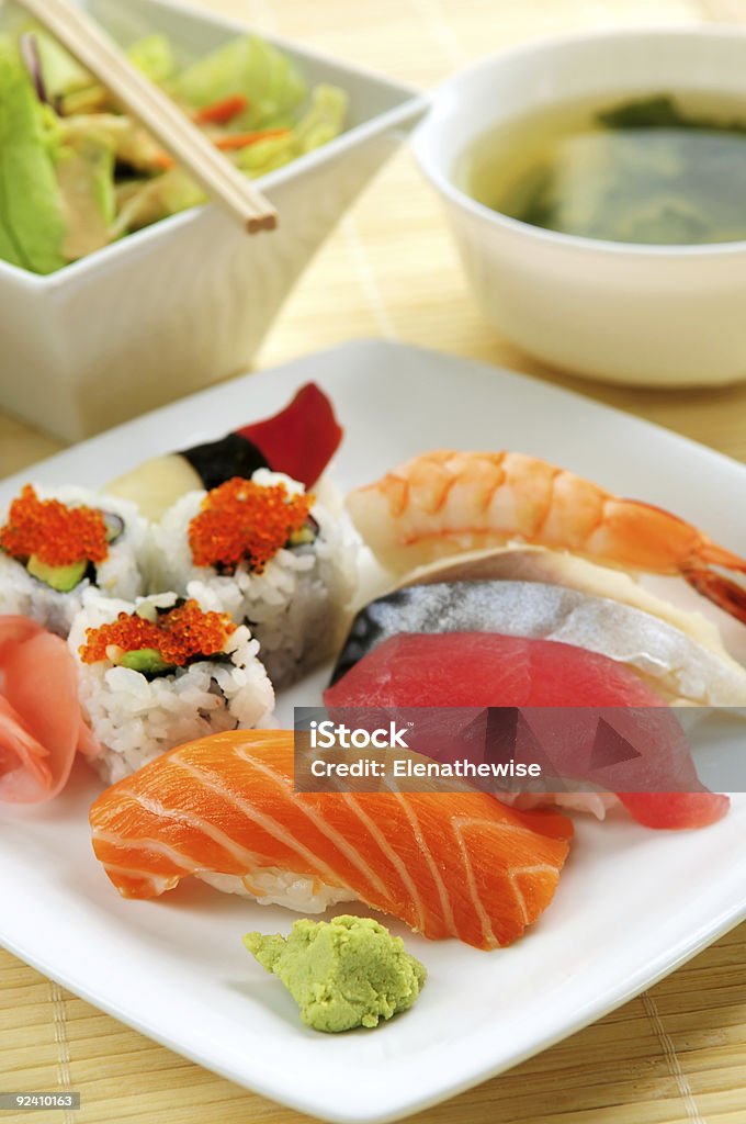 Sushi el almuerzo - Foto de stock de Aguacate libre de derechos