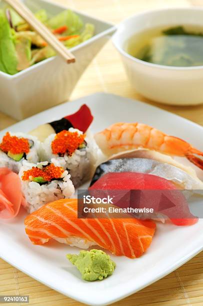 Sushi El Almuerzo Foto de stock y más banco de imágenes de Aguacate - Aguacate, Alimento, Arroz - Comida básica