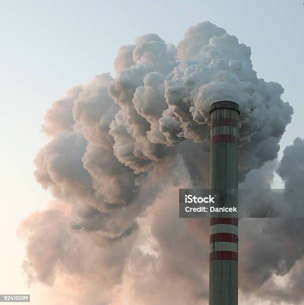 Уголь Powerstation Труба — стоковые фотографии и другие картинки Без людей - Без людей, Вертикальный, Дым